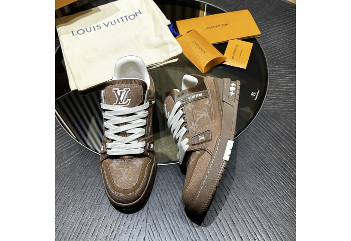 LV snekaers 152
