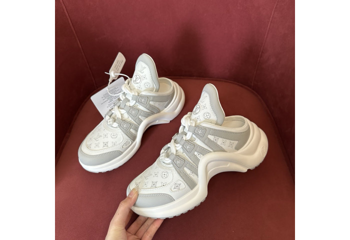 LV snekaers 143
