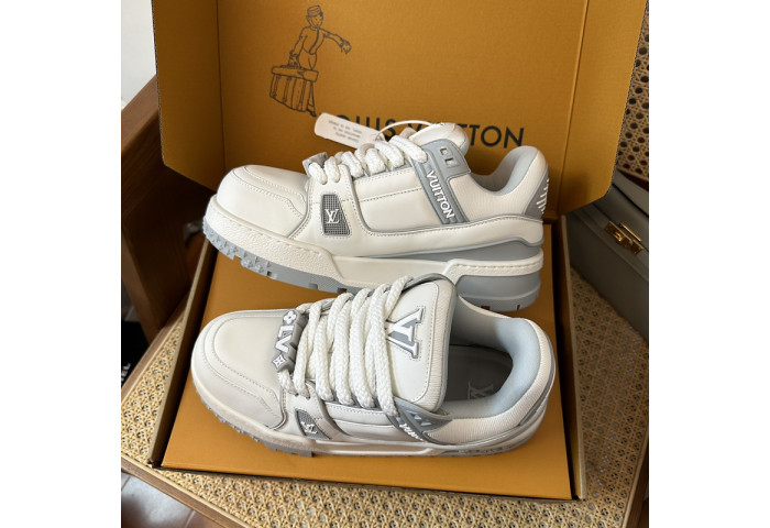 LV snekaers 197