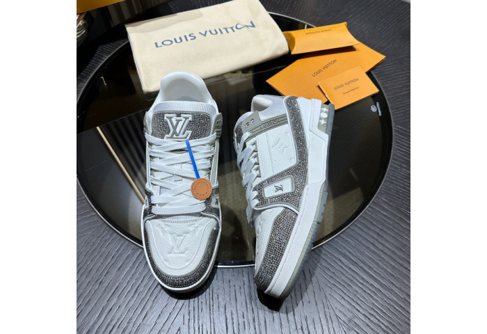 LV snekaers 122