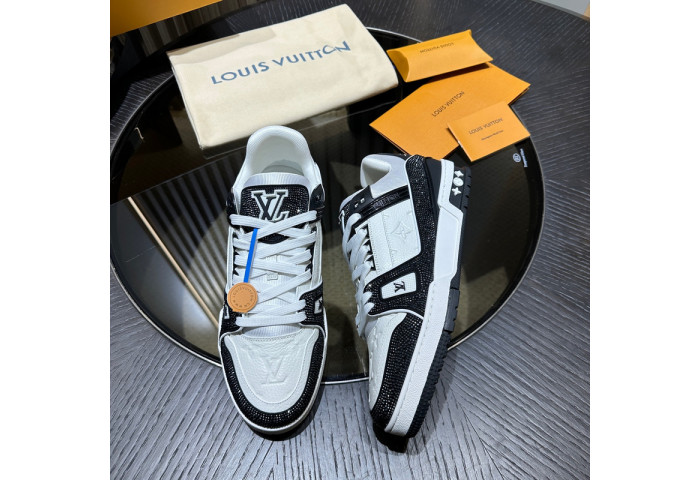 LV snekaers 124
