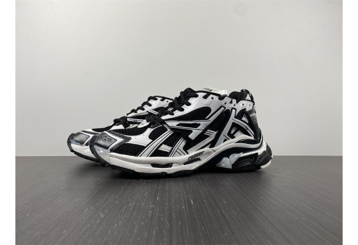 SNEAKER RUNNER 25