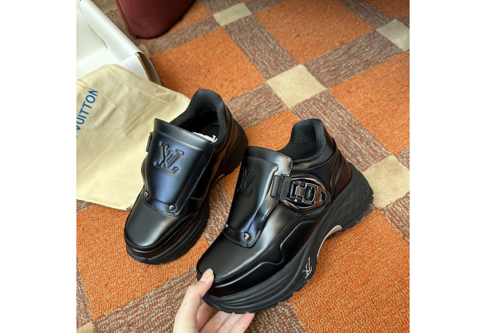 LV snekaers 116