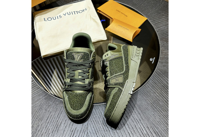 LV snekaers 148