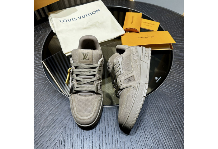 LV snekaers 147