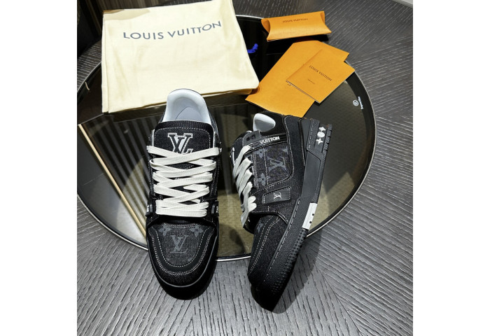 LV snekaers 134