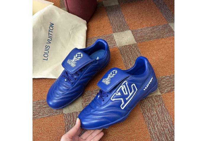 LV snekaers 129