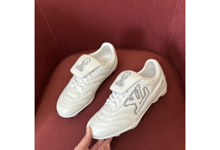 LV snekaers 127
