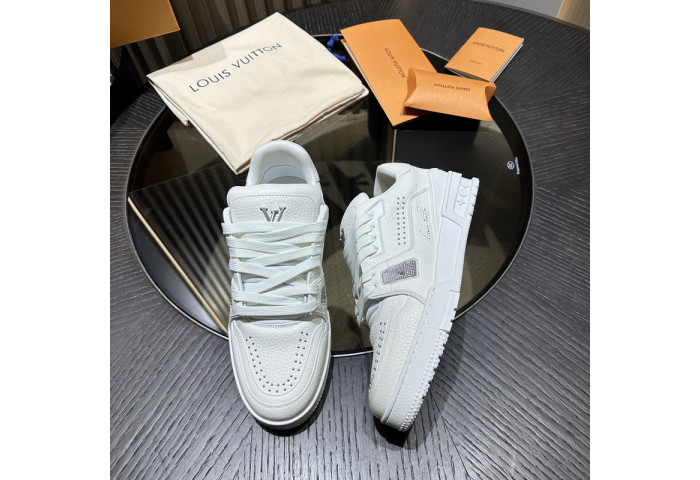 LV snekaers 137
