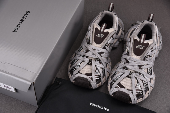 BALENCIAGA 3XL 30