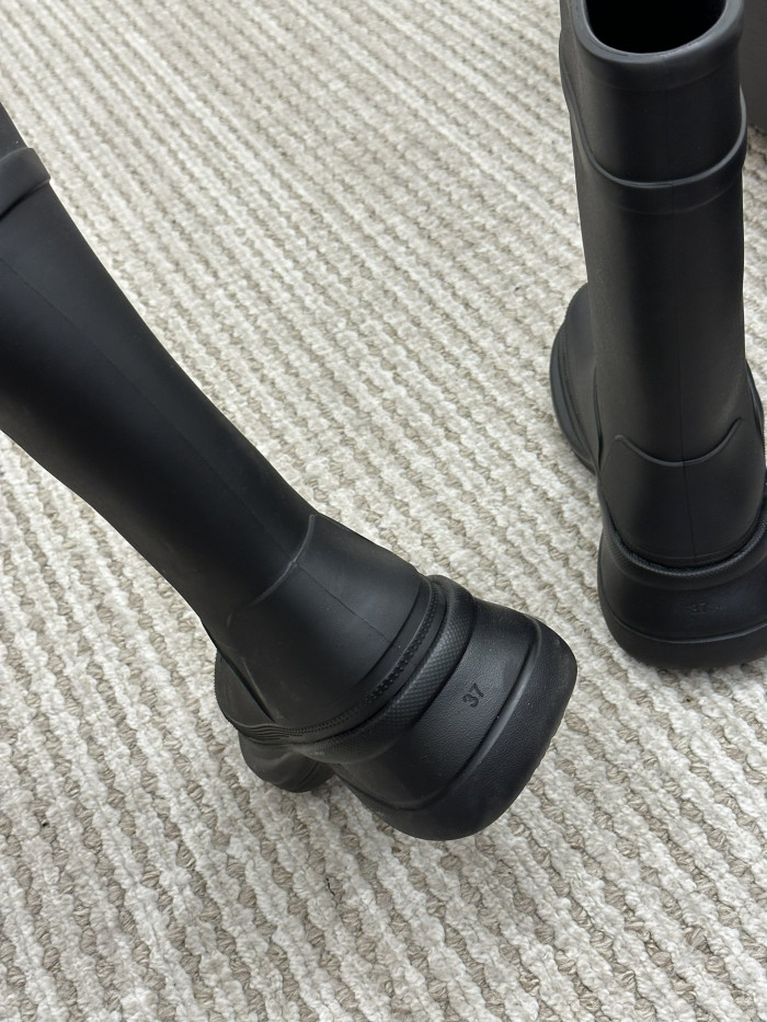BALENCIAGA BOOT -01