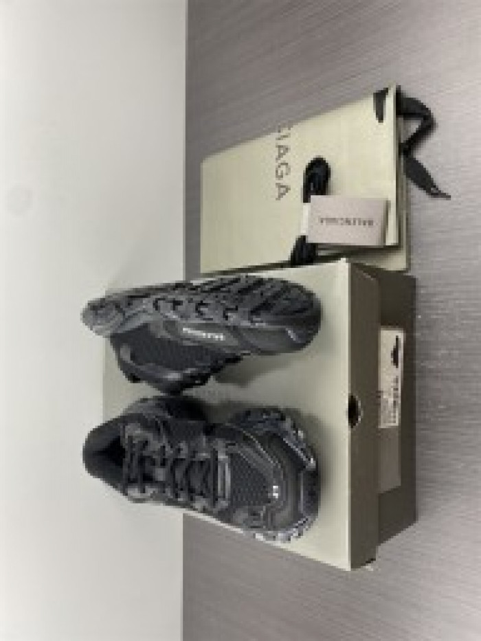 BALENCIAGA SNEAKER -B002
