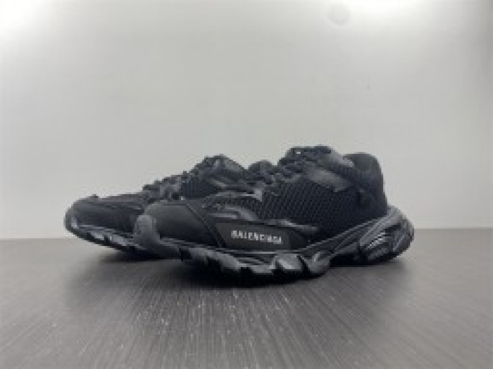 BALENCIAGA SNEAKER -B002