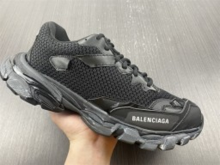 BALENCIAGA SNEAKER -B002