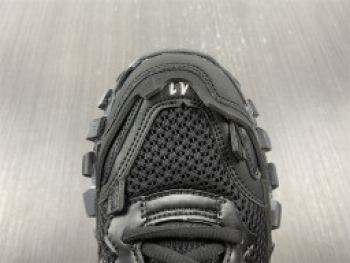 BALENCIAGA SNEAKER -B002