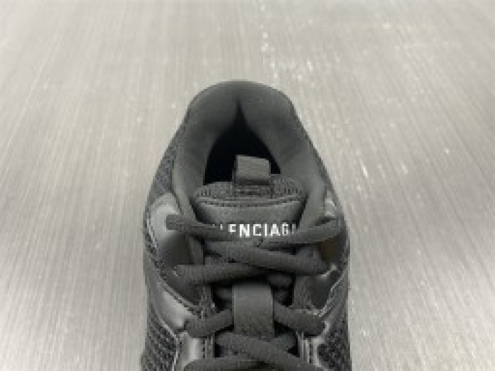 BALENCIAGA SNEAKER -B002
