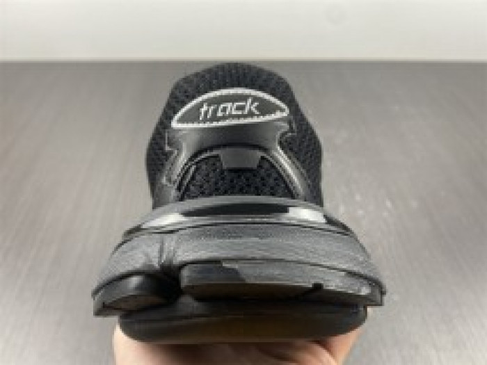 BALENCIAGA SNEAKER -B002