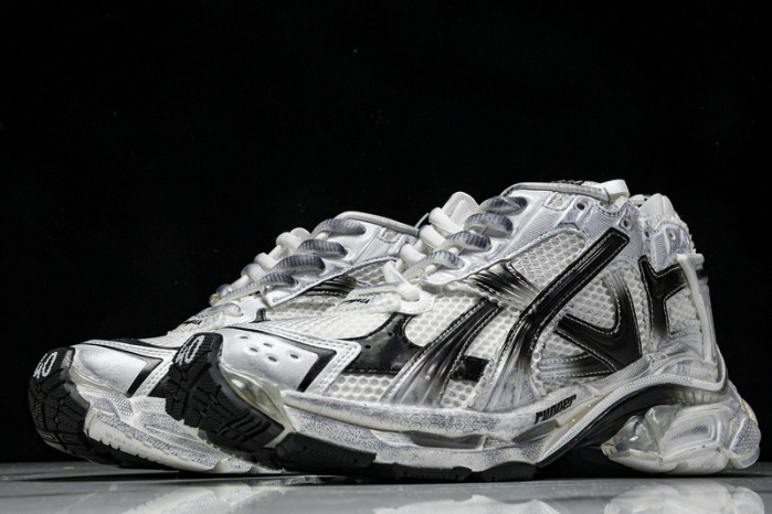 BALENCIAGA 44