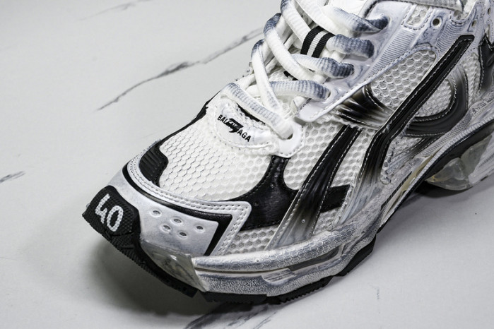BALENCIAGA 44