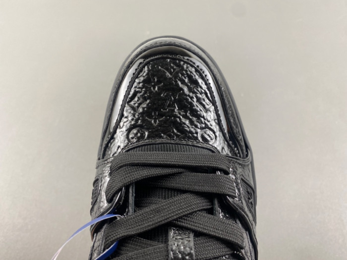 LV snekaers 209
