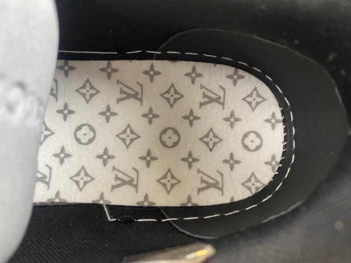 LV snekaers 209