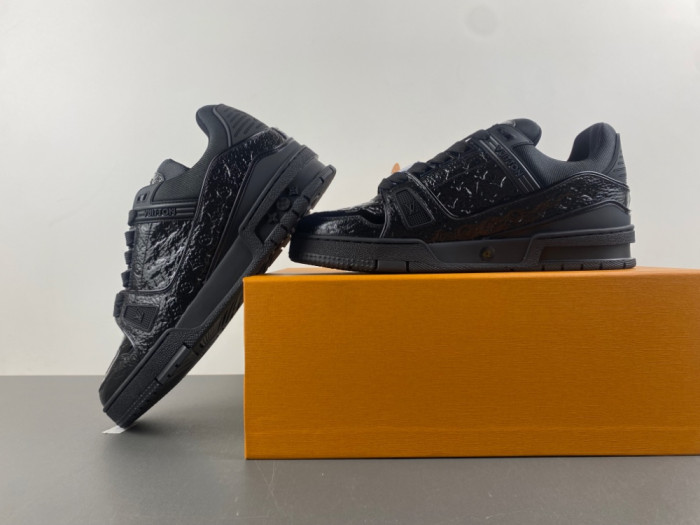 LV snekaers 209
