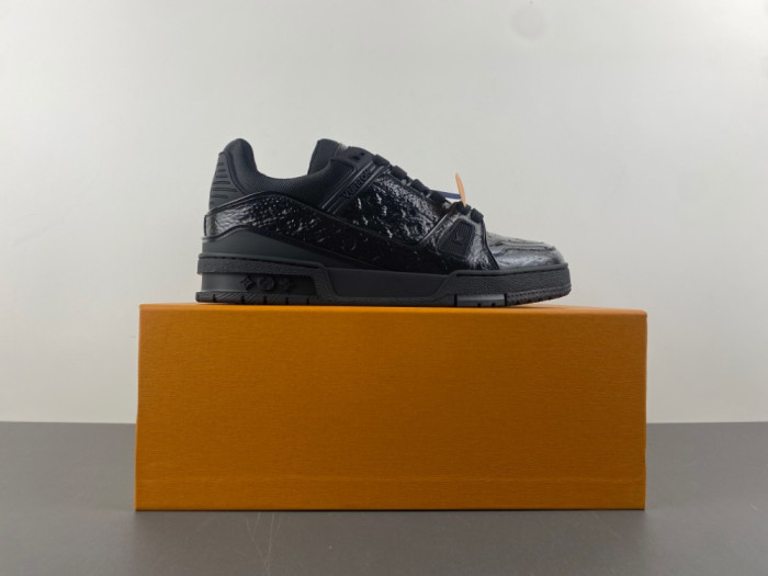 LV snekaers 209