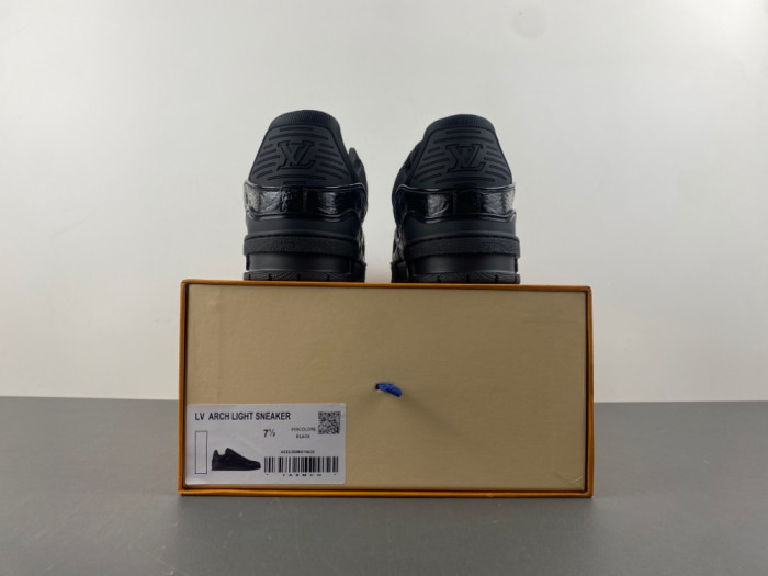 LV snekaers 209
