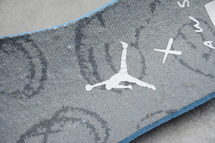 jordan 4 retro kaws-930155-003