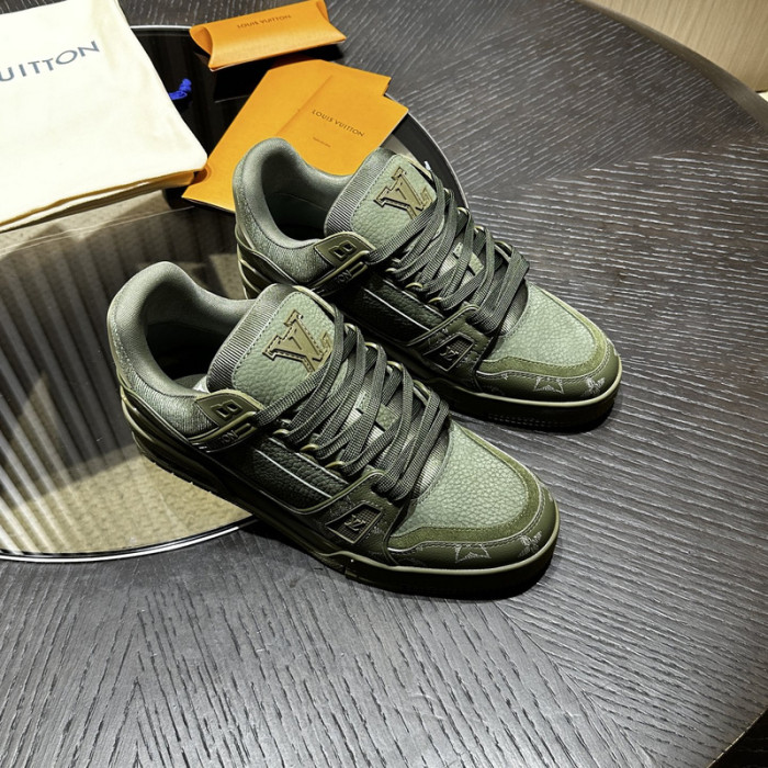 LV snekaers 132