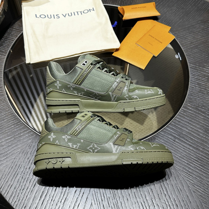 LV snekaers 132