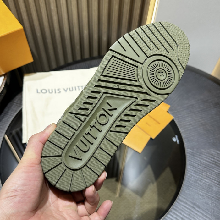 LV snekaers 132