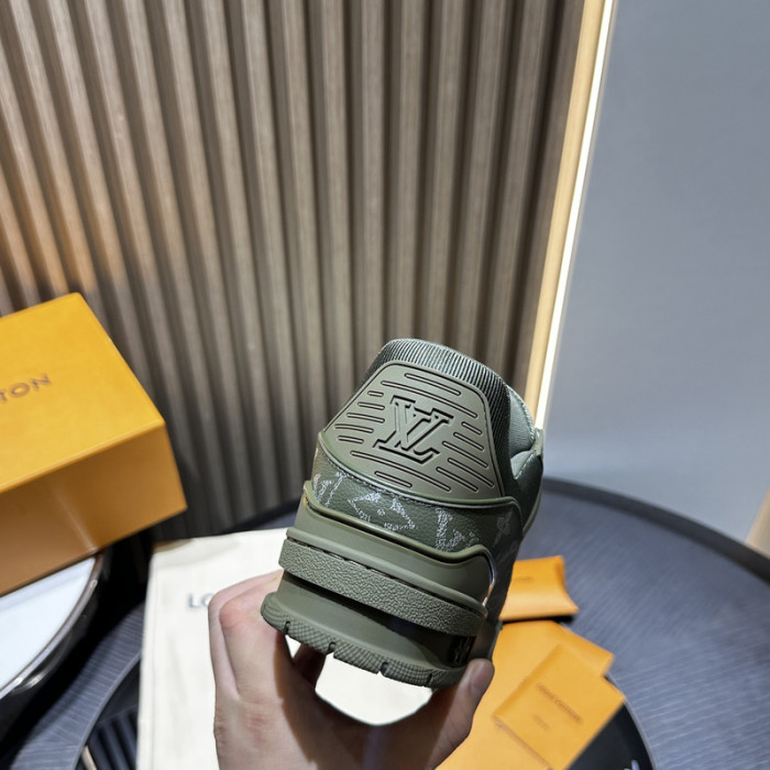 LV snekaers 132