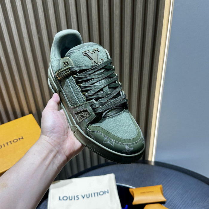 LV snekaers 132