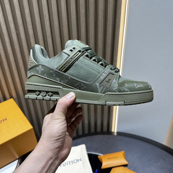 LV snekaers 132