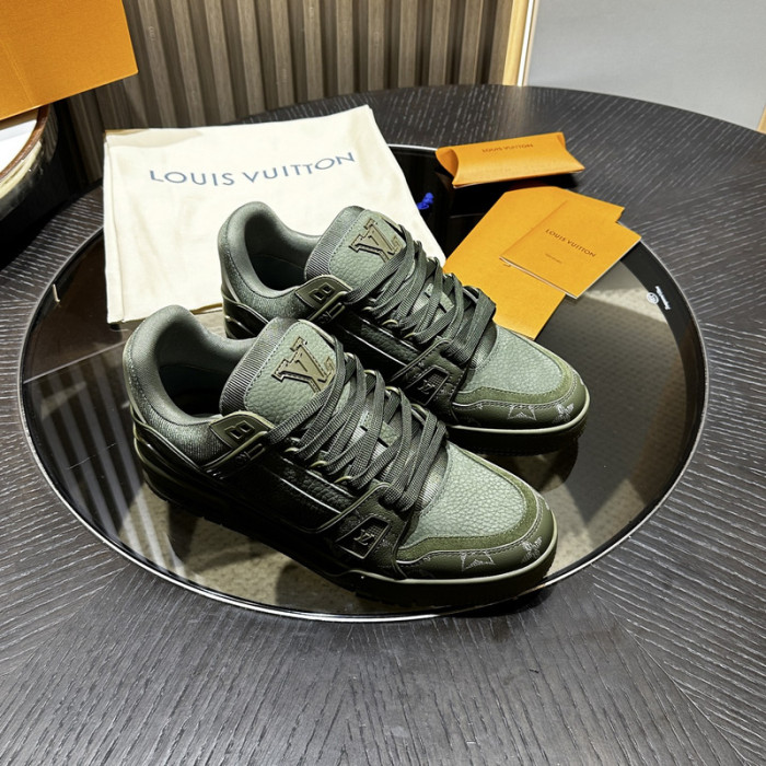 LV snekaers 132