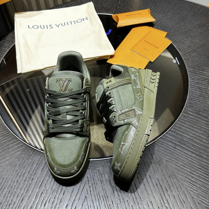 LV snekaers 132