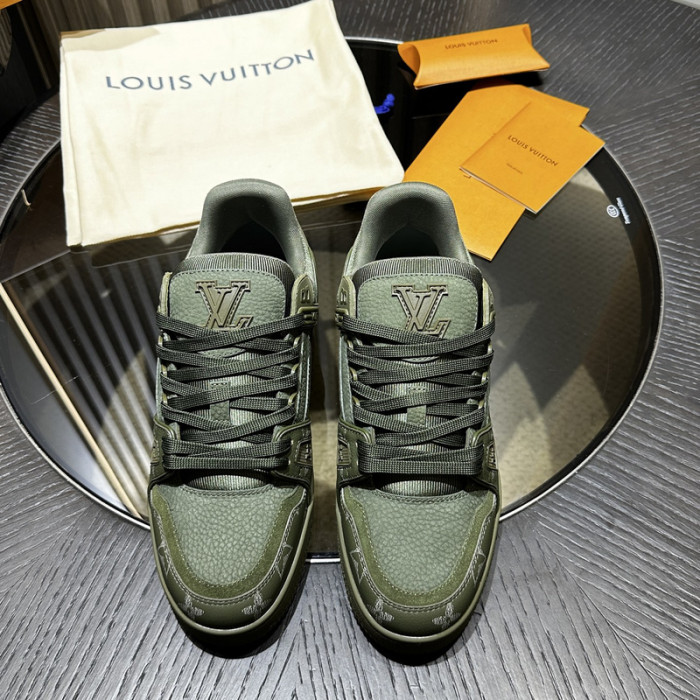 LV snekaers 132