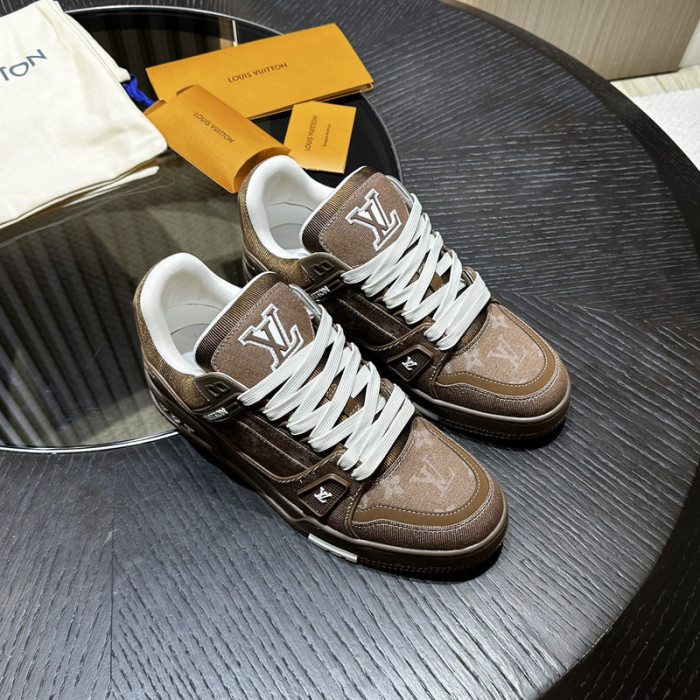 LV snekaers 152