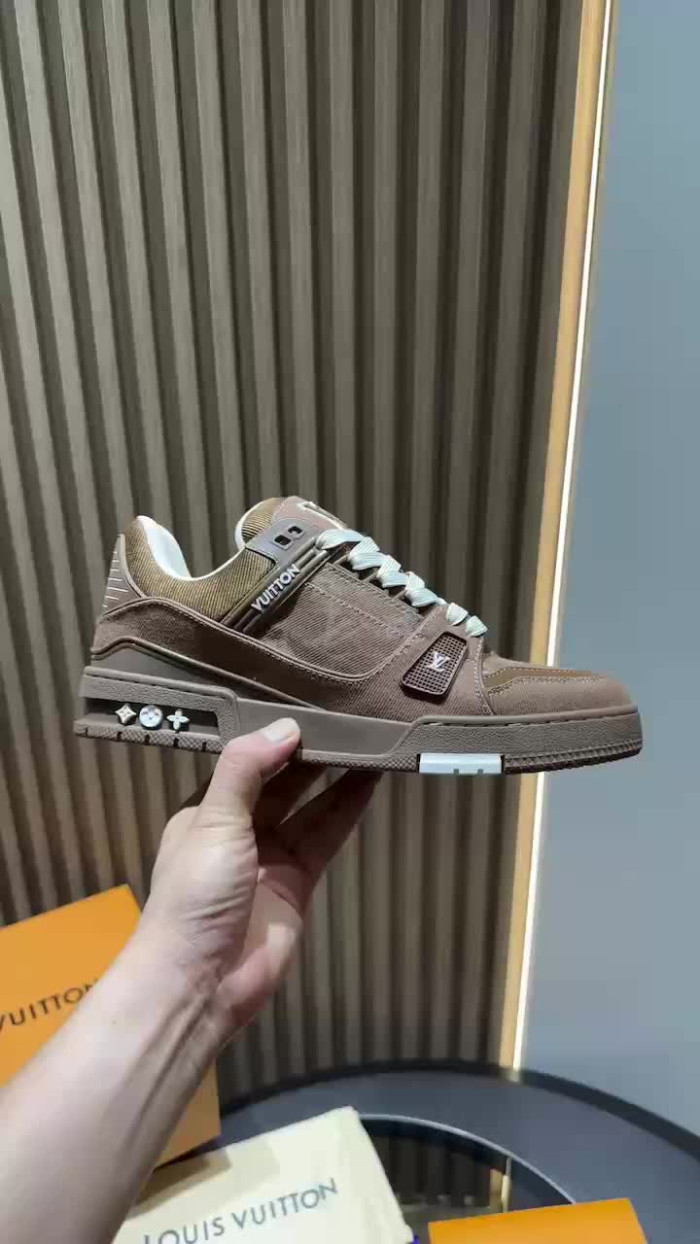 LV snekaers 152