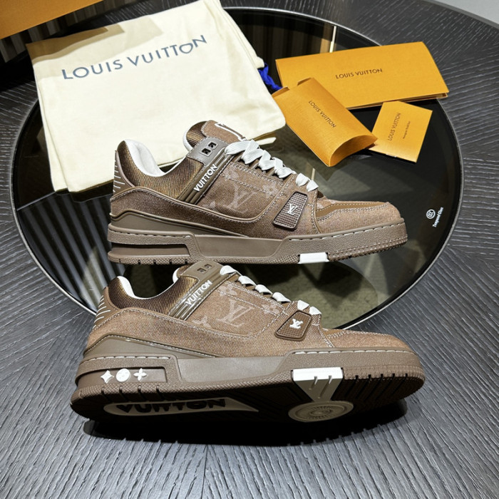 LV snekaers 152