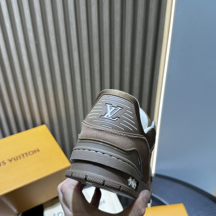 LV snekaers 152