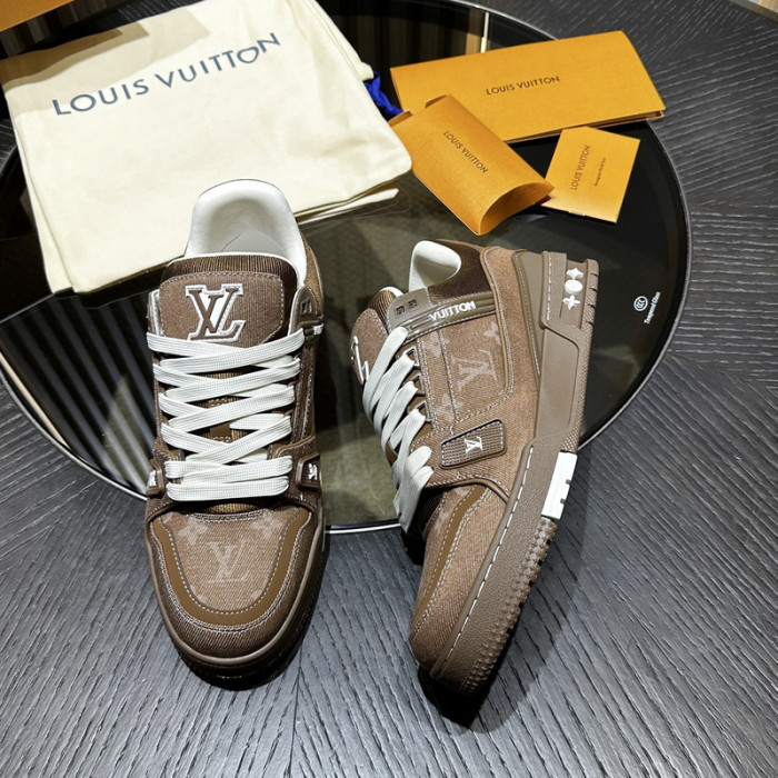 LV snekaers 152