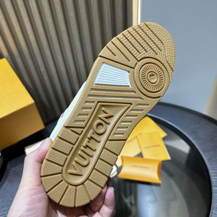 LV snekaers 158