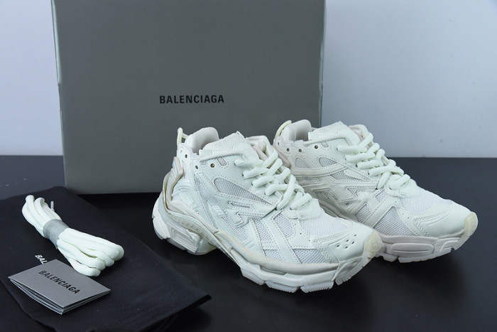SNEAKER RUNNER 14