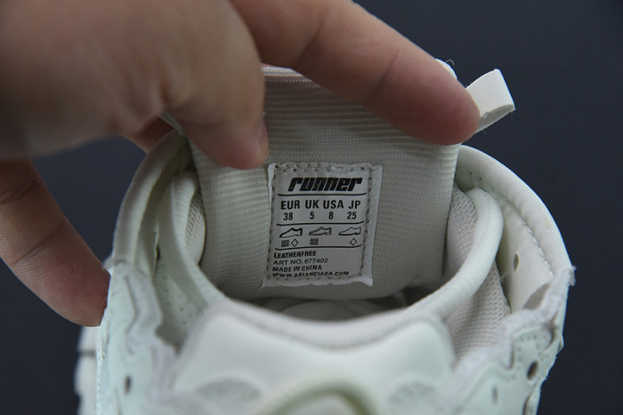 SNEAKER RUNNER 14