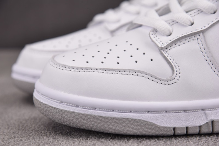 NK SB Dunk Low Supreme 94 White Metallic Silver- HQ8487-100