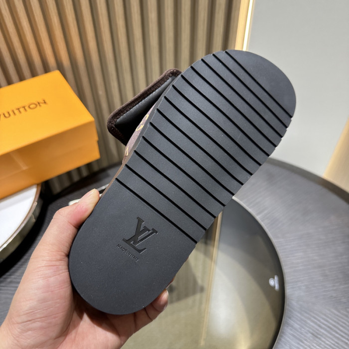 L&V sandal 66