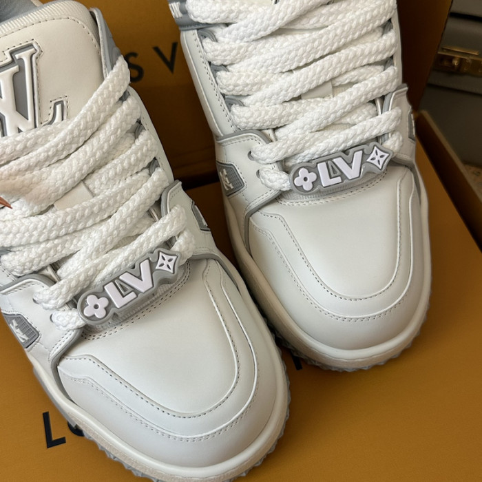 LV snekaers 197