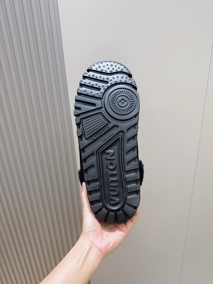 LV snekaers 255